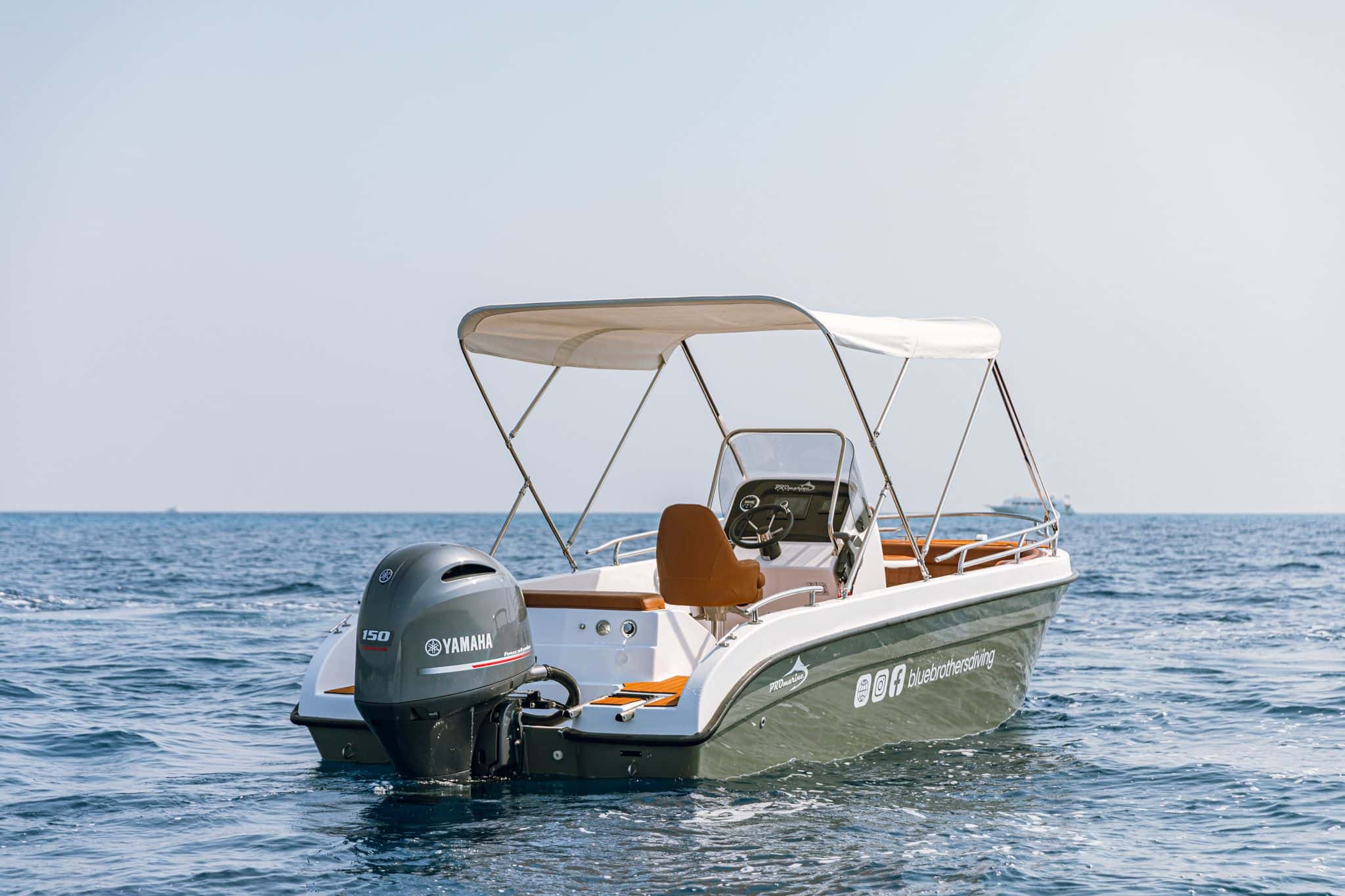 Blue Brothers 1 Speedboat mit Yamaha-Motor auf dem Roten Meer
