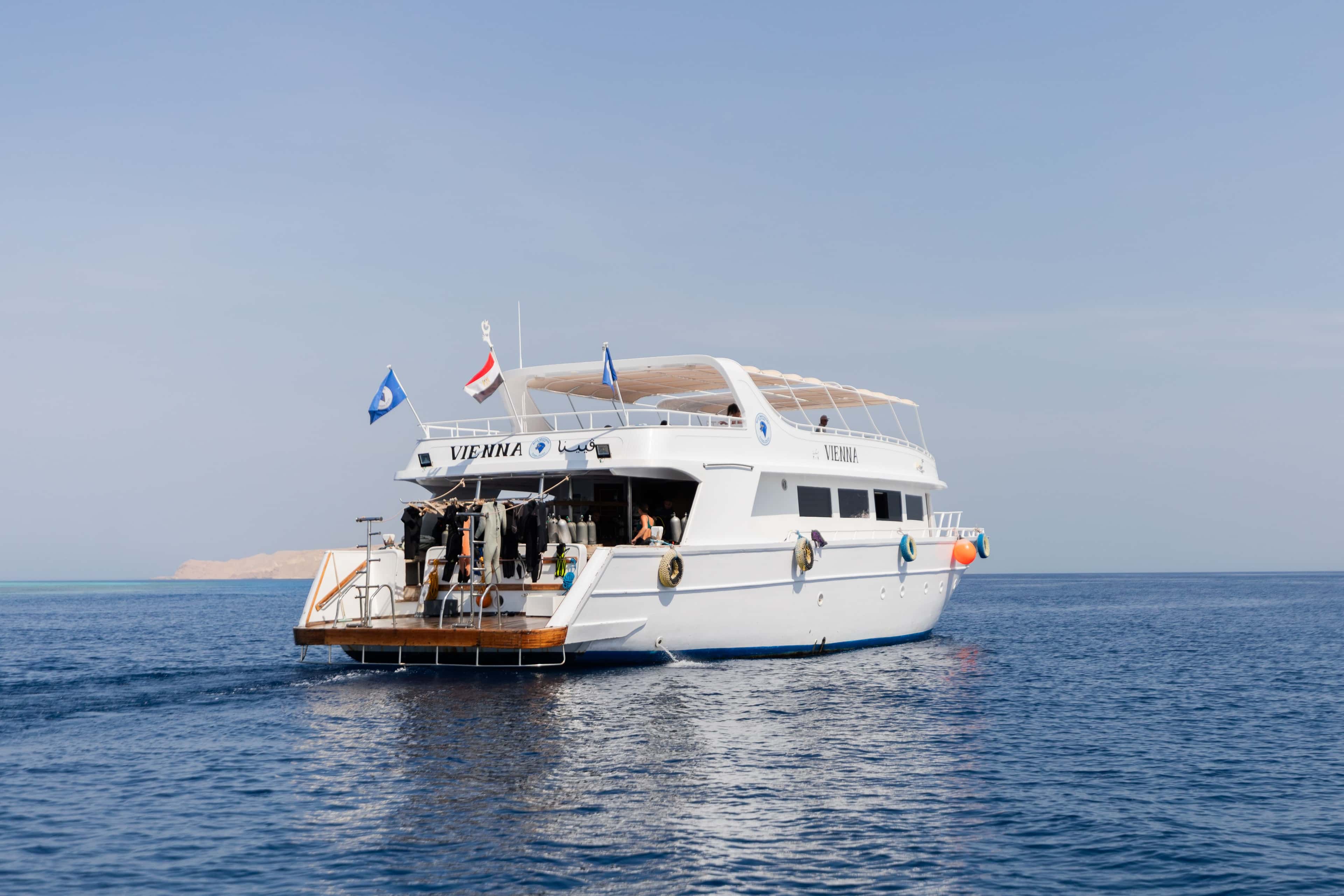 Boot von Blue Brothers Diving auf dem Weg zu Tauchplätzen in El Gouna