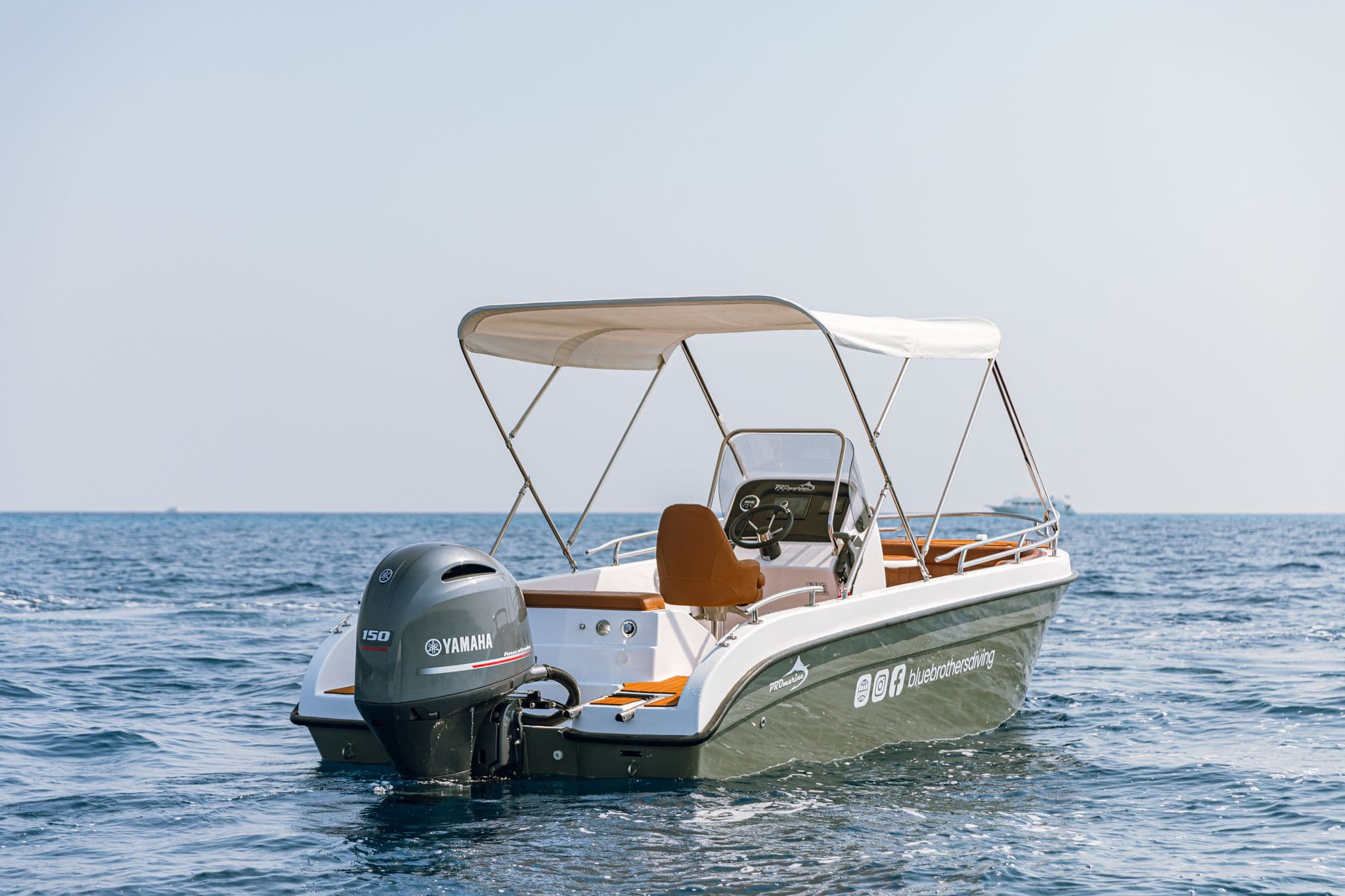 Blue Brothers 1 Speedboat mit Yamaha-Motor auf dem Roten Meer