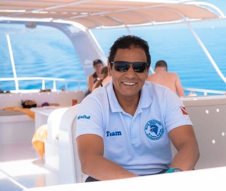 Walid aus dem Blue Brothers Diving Team auf dem Boot